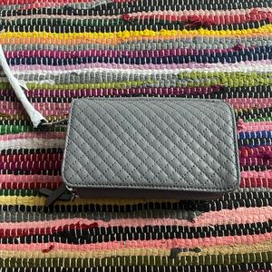 Vera Bradley Carryall RFID All in One Crossbody. Gray Leather